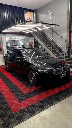 BMW-320i-2023