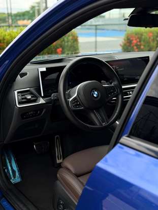 BMW-320i-2023