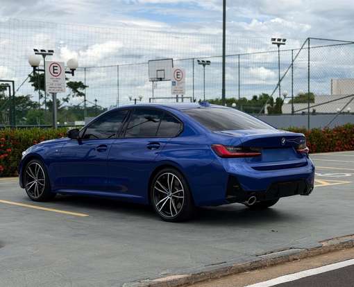 BMW-320i-2023
