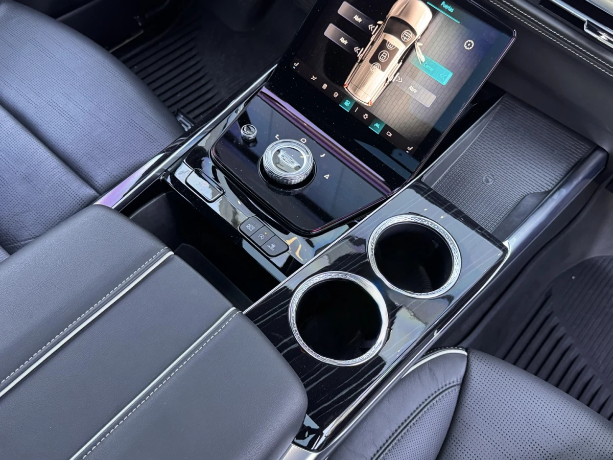 Cadillac Escalade — foto 13
