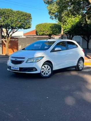 CHEVROLET ONIX 1.4 MPFI LT 8V FLEX 4P MANUAL CHEVROLET ONIX 1.4 MPFI LT 8V FLEX 4P MANUAL