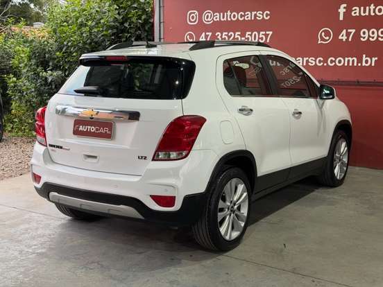CHEVROLET-TRACKER-2017