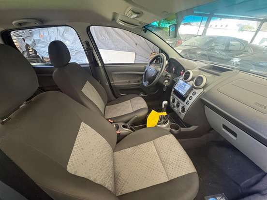 FORD-FIESTA-1.0 ROCAM SE PLUS HATCH 8V FLEX 4P MANUAL FORD-FIESTA-2013