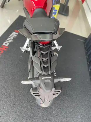 HONDA-CB 650R E-CLUTCH-2026
