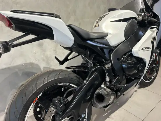 HONDA-CBR 1000RR FIREBLADE HONDA-CBR 1000RR FIREBLADE-2008
