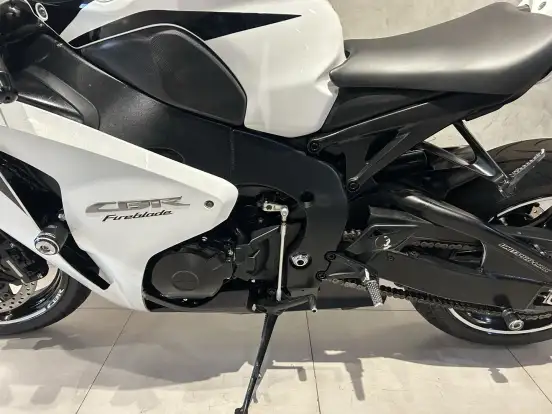 HONDA-CBR 1000RR FIREBLADE HONDA-CBR 1000RR FIREBLADE-2008