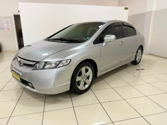 HONDA CIVIC 1.8 LXS 16V GASOLINA 4P AUTOMÁTICO HONDA CIVIC 1.8 LXS 16V GASOLINA 4P AUTOMÁTICO