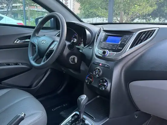 HYUNDAI-HB20S-1.6 COMFORT PLUS 16V FLEX 4P AUTOMÁTICO HYUNDAI-HB20S-2015