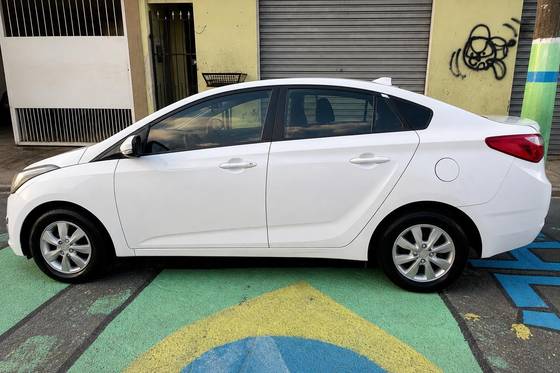 HYUNDAI HB20S 1.0 COMFORT PLUS 12V FLEX 4P MANUAL