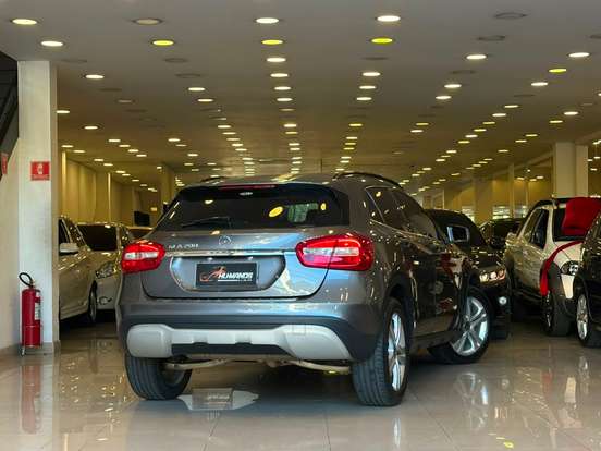 MERCEDES-BENZ-GLA 200-2018