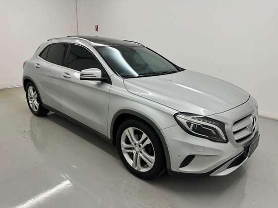 MERCEDES-BENZ-GLA 200-1.6 CGI VISION 16V TURBO GASOLINA 4P AUTOMÁTICO MERCEDES-BENZ-GLA 200-2014