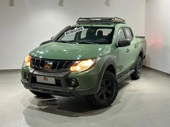 MITSUBISHI L200 TRITON 2.4 16V TURBO DIESEL SAVANA GLS CD 4X4 AUTOMÁTICO MITSUBISHI L200 TRITON 2.4 16V TURBO DIESEL SAVANA GLS CD 4X4 AUTOMÁTICO