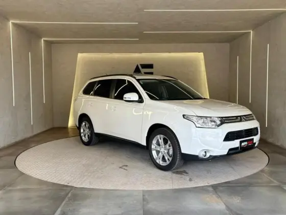 MITSUBISHI OUTLANDER 2.0 16V GASOLINA 4P AUTOMÁTICO MITSUBISHI OUTLANDER 2.0 16V GASOLINA 4P AUTOMÁTICO