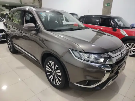 MITSUBISHI OUTLANDER 2.0 MIVEC GASOLINA HPE AUTOMÁTICO MITSUBISHI OUTLANDER 2.0 MIVEC GASOLINA HPE AUTOMÁTICO