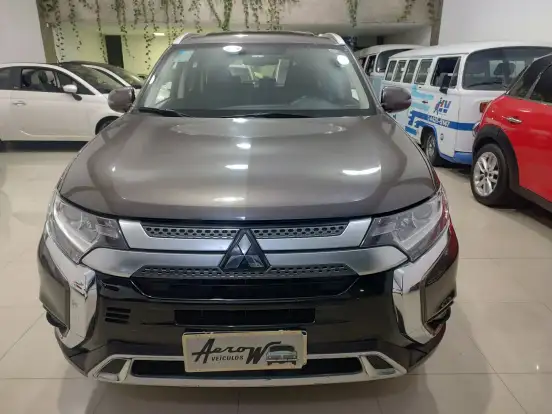 MITSUBISHI-OUTLANDER-2021