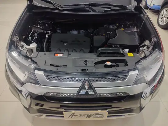 MITSUBISHI-OUTLANDER-2021