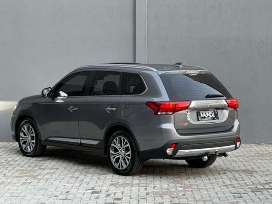 MITSUBISHI-OUTLANDER-2.2 4X4 16V DIESEL 4P AUTOMÁTICO MITSUBISHI-OUTLANDER-2018