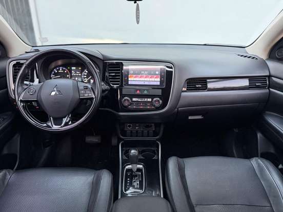 MITSUBISHI-OUTLANDER-2018