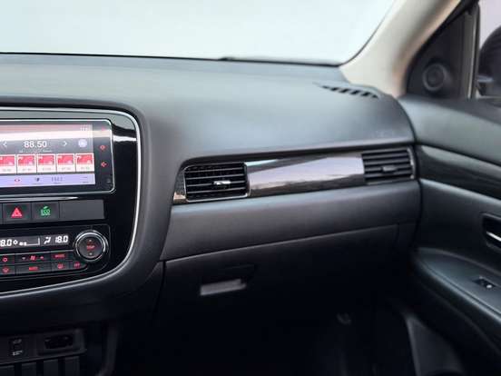 MITSUBISHI-OUTLANDER-2.2 4X4 16V DIESEL 4P AUTOMÁTICO MITSUBISHI-OUTLANDER-2018