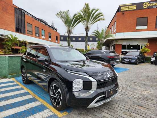 MITSUBISHI-OUTLANDER-2025