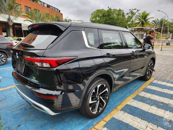 MITSUBISHI-OUTLANDER-2025