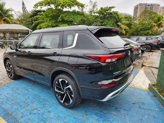MITSUBISHI-OUTLANDER-2025