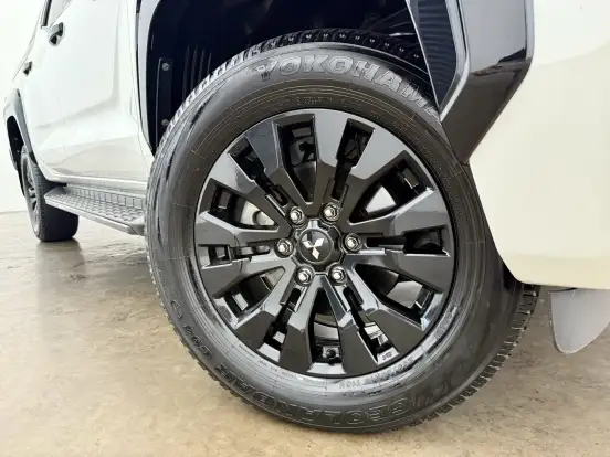 MITSUBISHI-TRITON-2.4 BITURBO DIESEL CD KATANA 4X4 AUTOMÁTICO MITSUBISHI-TRITON-2025