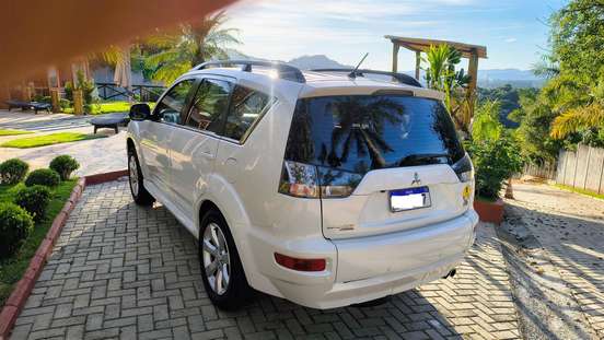 MITSUBISHI-OUTLANDER-2012