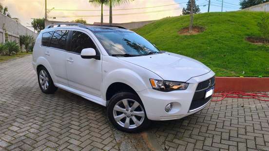 MITSUBISHI-OUTLANDER-2012