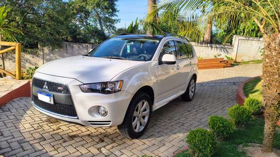 MITSUBISHI-OUTLANDER-2012