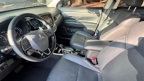 MITSUBISHI-OUTLANDER-2019