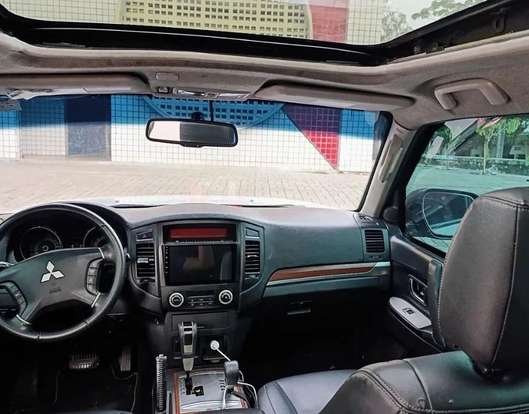 MITSUBISHI-PAJERO-2010