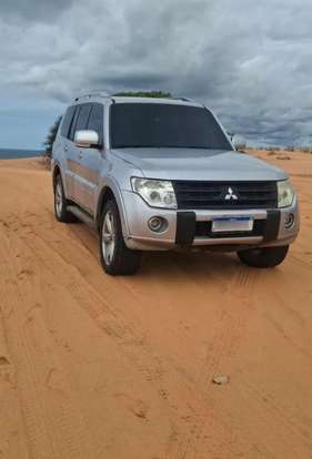 MITSUBISHI-PAJERO-2010