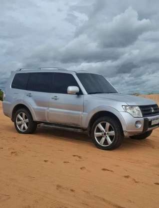 MITSUBISHI-PAJERO-2010