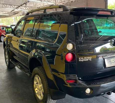 MITSUBISHI-PAJERO-2010