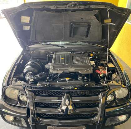MITSUBISHI-PAJERO-2010