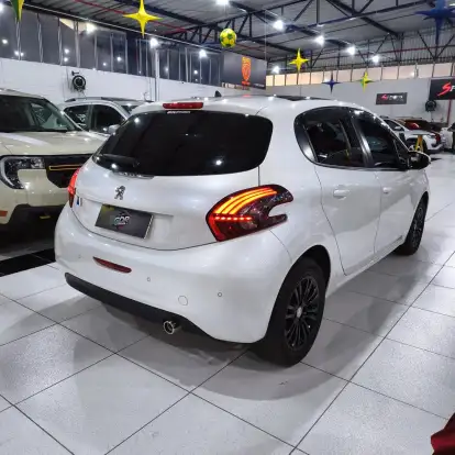PEUGEOT-208-2017