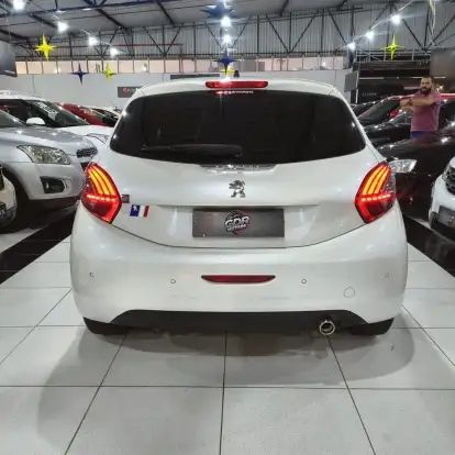 PEUGEOT-208-2017