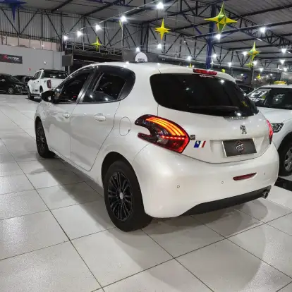 PEUGEOT-208-2017