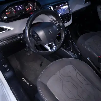 PEUGEOT-208-2017