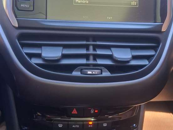 PEUGEOT-2008-1.6 16V FLEX GRIFFE 4P AUTOMÁTICO PEUGEOT-2008-2016