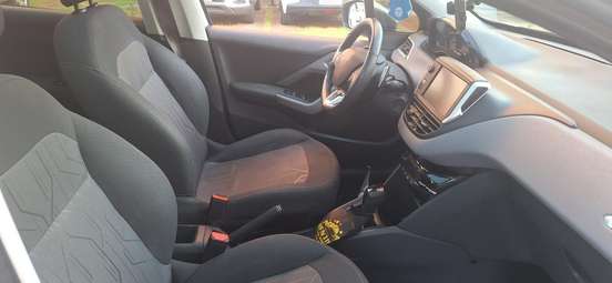 PEUGEOT-208-2017