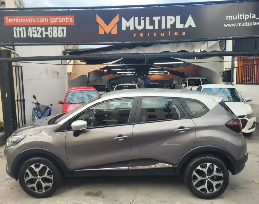 RENAULT CAPTUR 1.6 16V SCE FLEX BOSE X-TRONIC RENAULT CAPTUR 1.6 16V SCE FLEX BOSE X-TRONIC