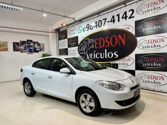 RENAULT FLUENCE 2.0 DYNAMIQUE 16V FLEX 4P AUTOMÁTICO