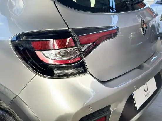 RENAULT-SANDERO-2021