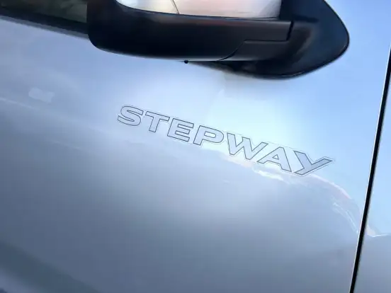 RENAULT-SANDERO-2021