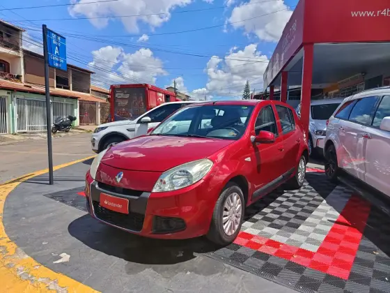 RENAULT SANDERO 1.6 PRIVILÉGE 16V FLEX 4P AUTOMÁTICO RENAULT SANDERO 1.6 PRIVILÉGE 16V FLEX 4P AUTOMÁTICO