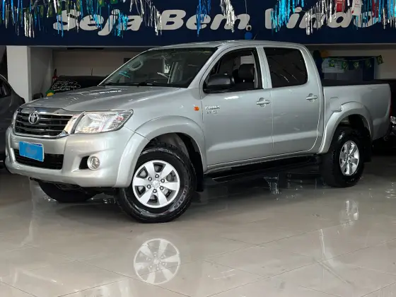 TOYOTA HILUX 2.7 SR 4X2 CD 16V FLEX 4P AUTOMÁTICO TOYOTA HILUX 2.7 SR 4X2 CD 16V FLEX 4P AUTOMÁTICO