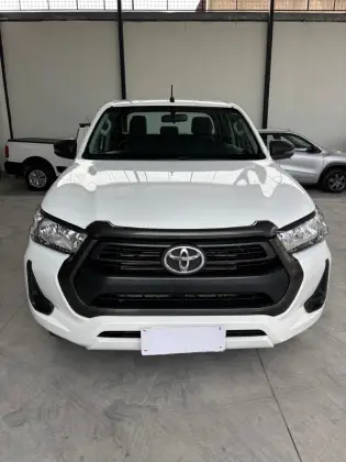 TOYOTA HILUX 2.8 D-4D TURBO DIESEL CD POWER PACK 4X4 MANUAL TOYOTA HILUX 2.8 D-4D TURBO DIESEL CD POWER PACK 4X4 MANUAL