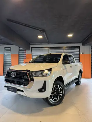 TOYOTA HILUX 2.8 D-4D TURBO DIESEL CD SRV 4X4 AUTOMÁTICO TOYOTA HILUX 2.8 D-4D TURBO DIESEL CD SRV 4X4 AUTOMÁTICO